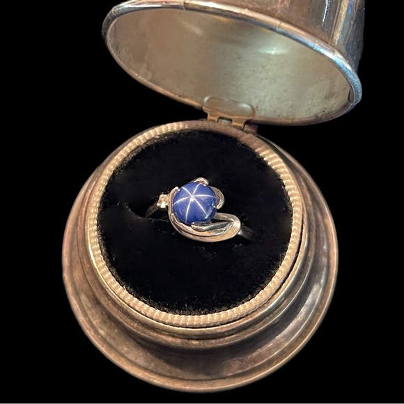 Vintage Jewelry - ✨Elegant 10k Solid White Gold Star Sapphire Ring